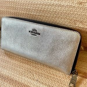 COACH Slim Accordion Zip WALLET Crossgrain Leather Brass/Metallic Soft Gold